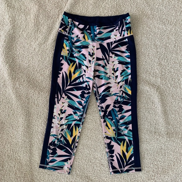 Old Navy Sports Bra and Leggings Matching Set - Picture 5 of 7